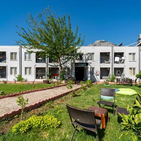 Casaba Hotel *